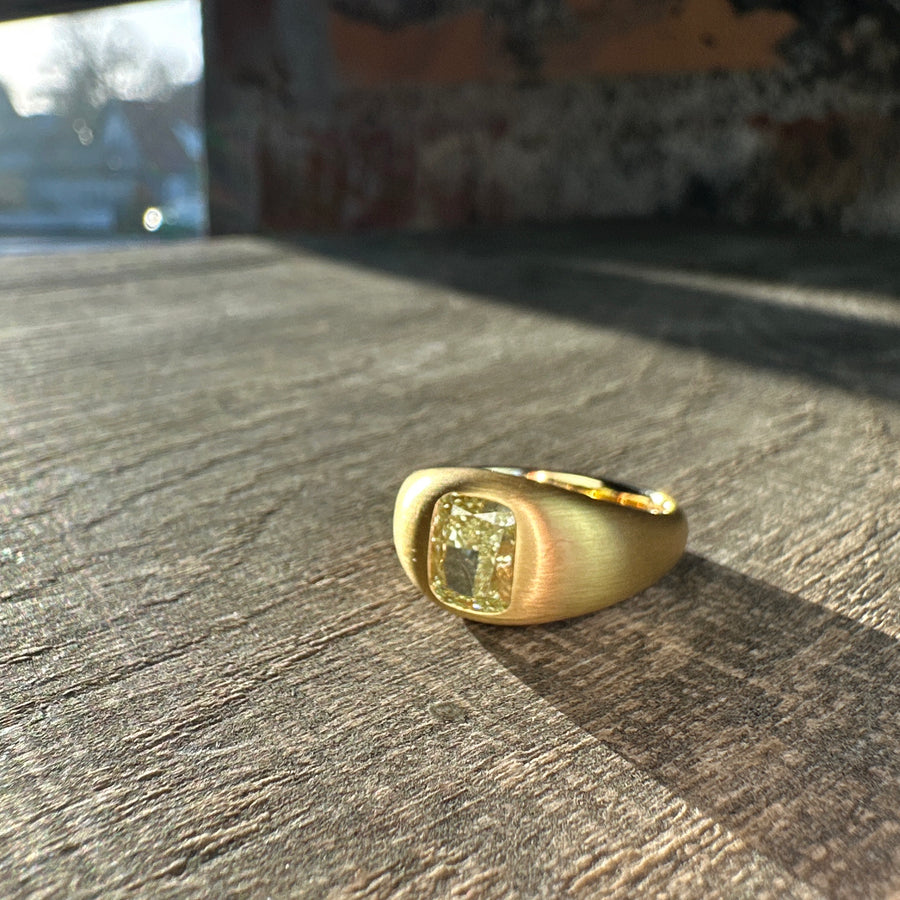 Ring Cushion Collection [1.820ct fancy/ vsi]