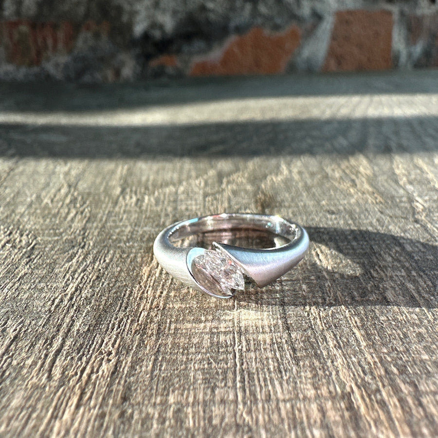 Ring Diamond mirror Weissgold Navette Diamant [0.23ct g/vvs]