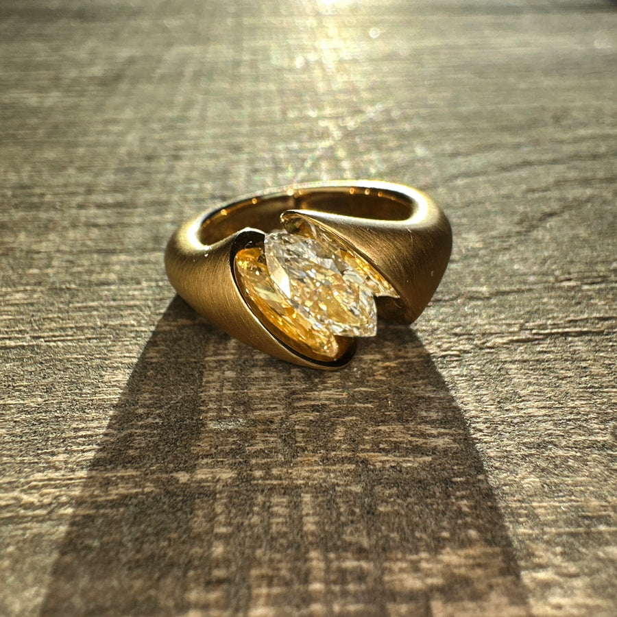 Ring Diamond Mirror Gold Navette Cut Diamond [1.00ct vs]