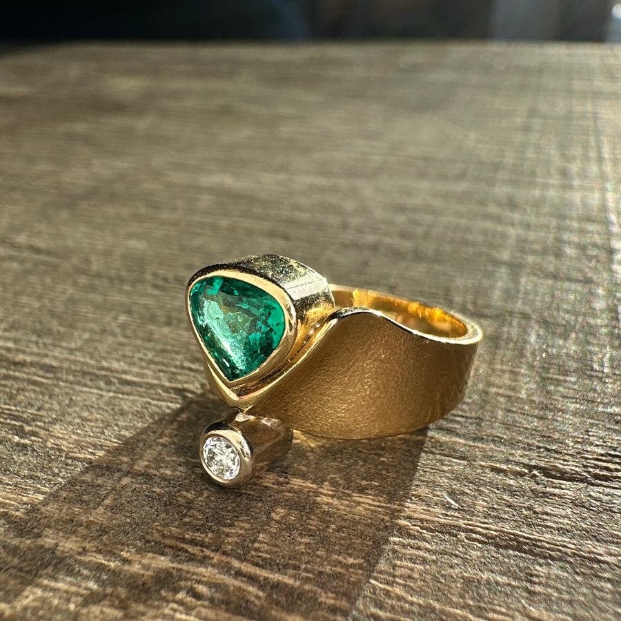 Ring with Emerald