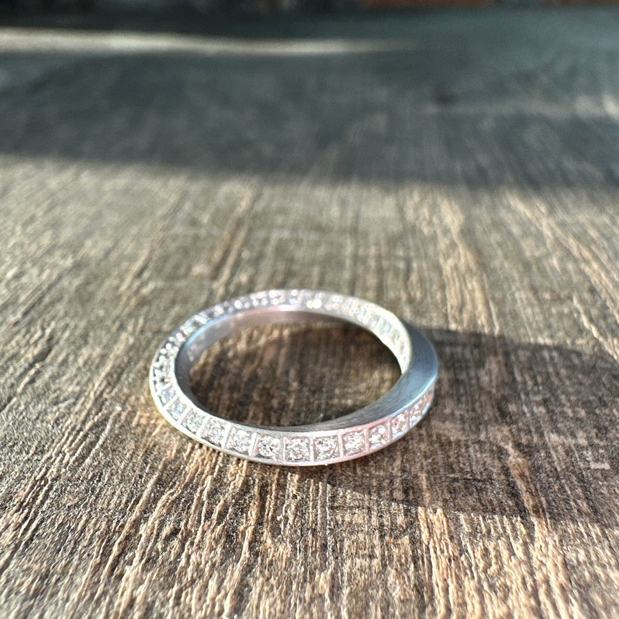 Twist Ring 18kt Weißgold mit Diamanten
