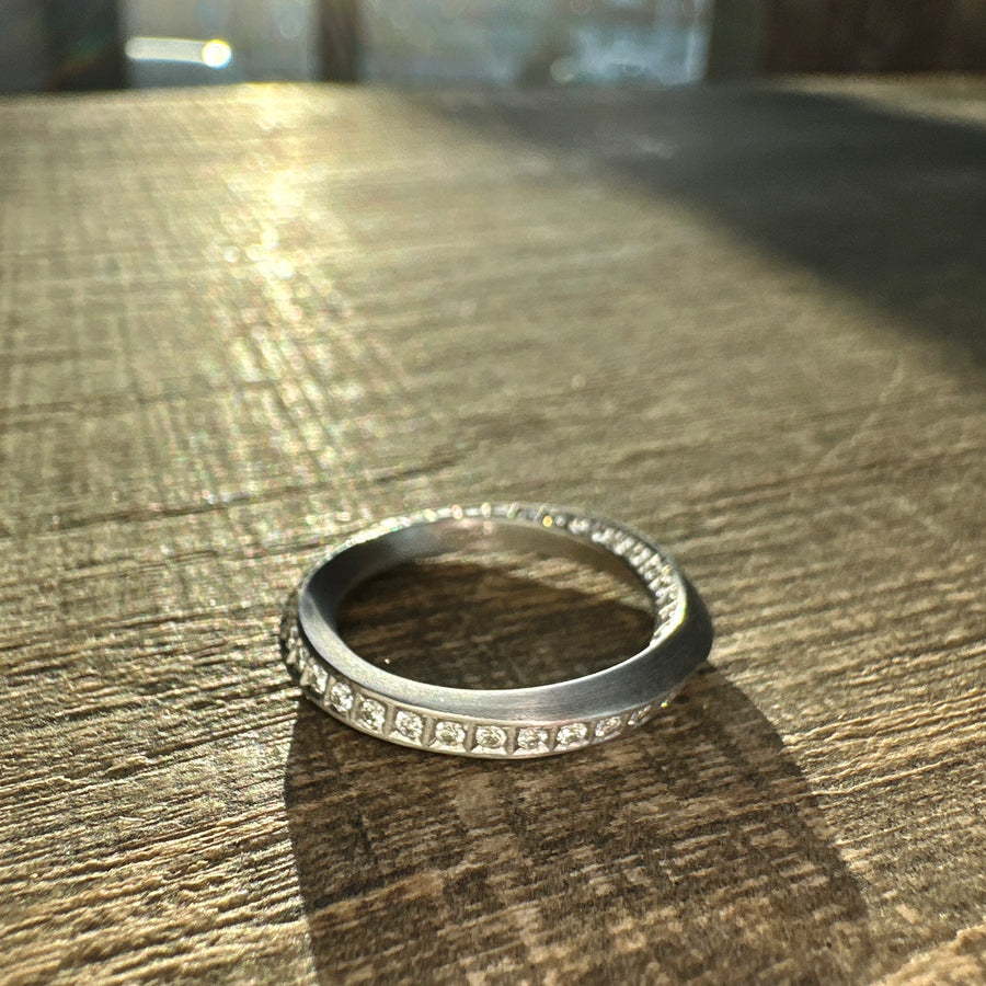Twist Ring 18kt Weißgold mit Diamanten