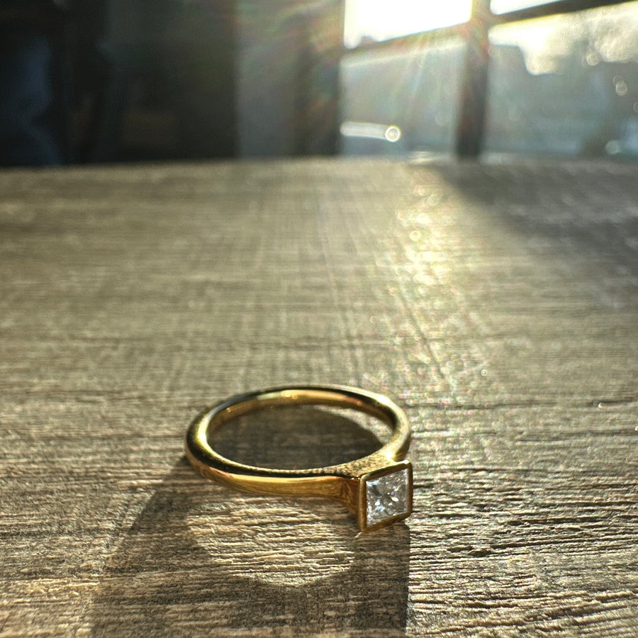 Solitärring Diamant im Princessschliff Gold